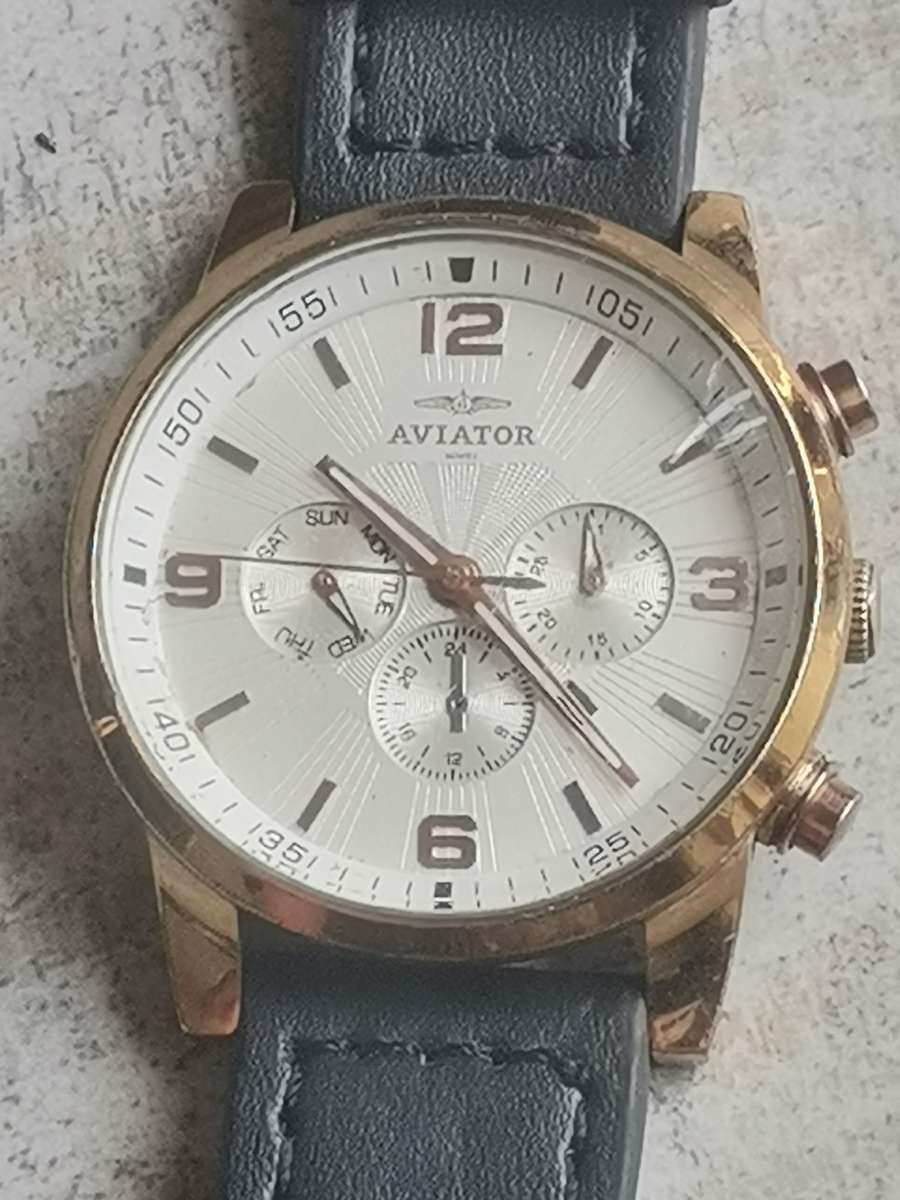 MENS AVIATOR GOLD PLATED WATCH IN EXCELLENT WORKING CONDITION