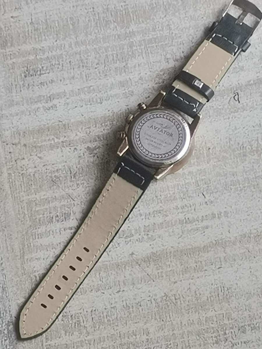 MENS AVIATOR GOLD PLATED WATCH IN EXCELLENT WORKING CONDITION