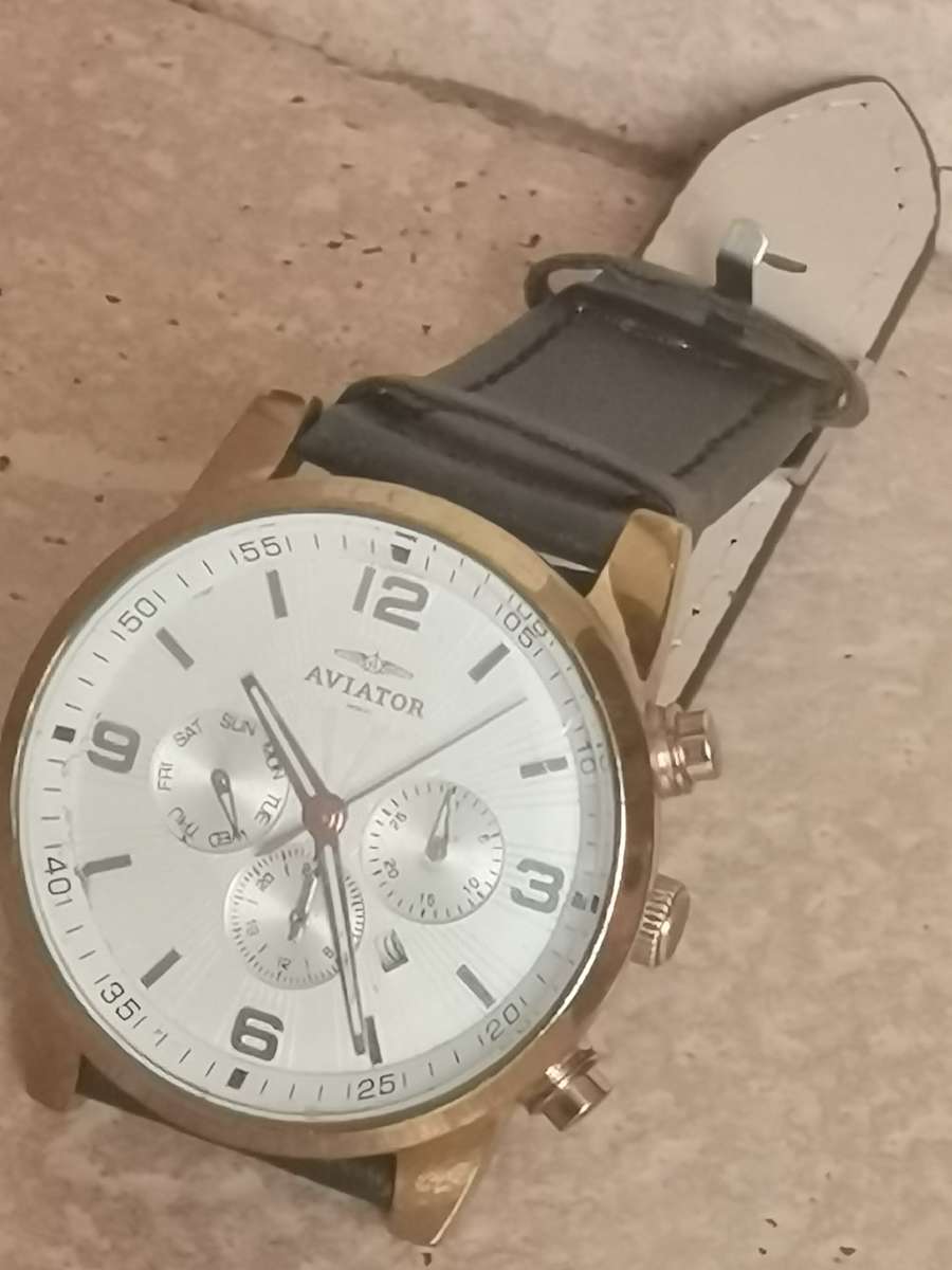 MENS AVIATOR GOLD PLATED WATCH IN EXCELLENT WORKING CONDITION