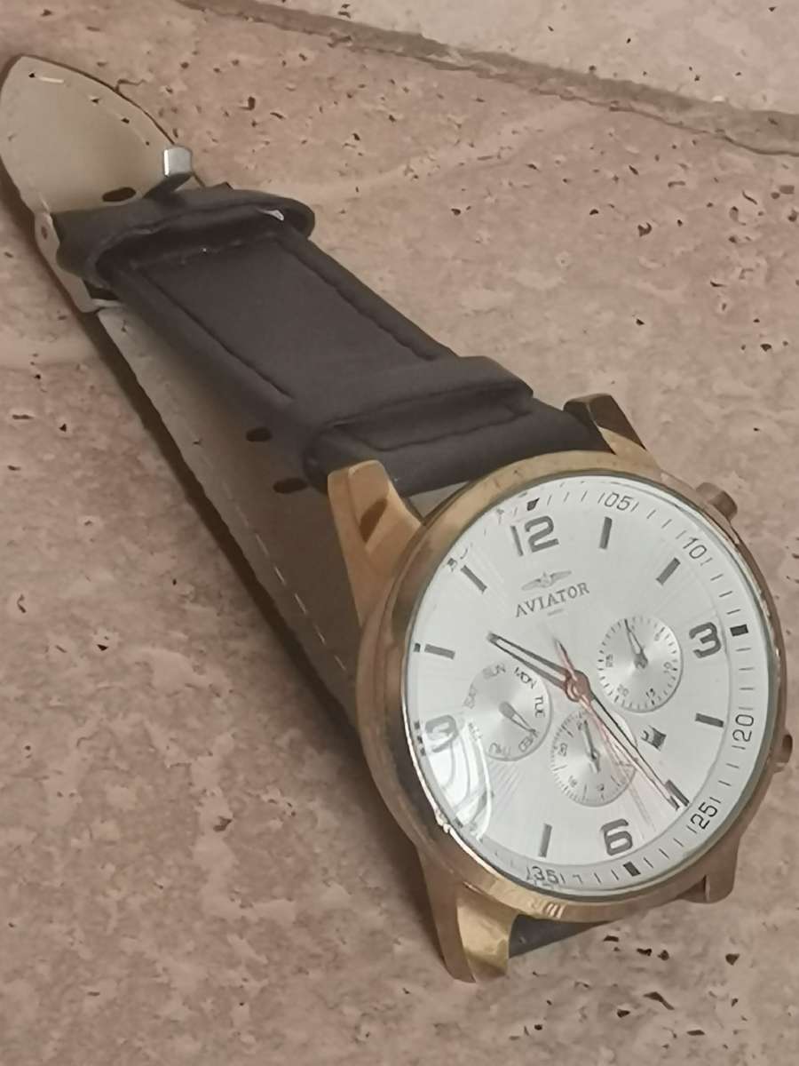 MENS AVIATOR GOLD PLATED WATCH IN EXCELLENT WORKING CONDITION