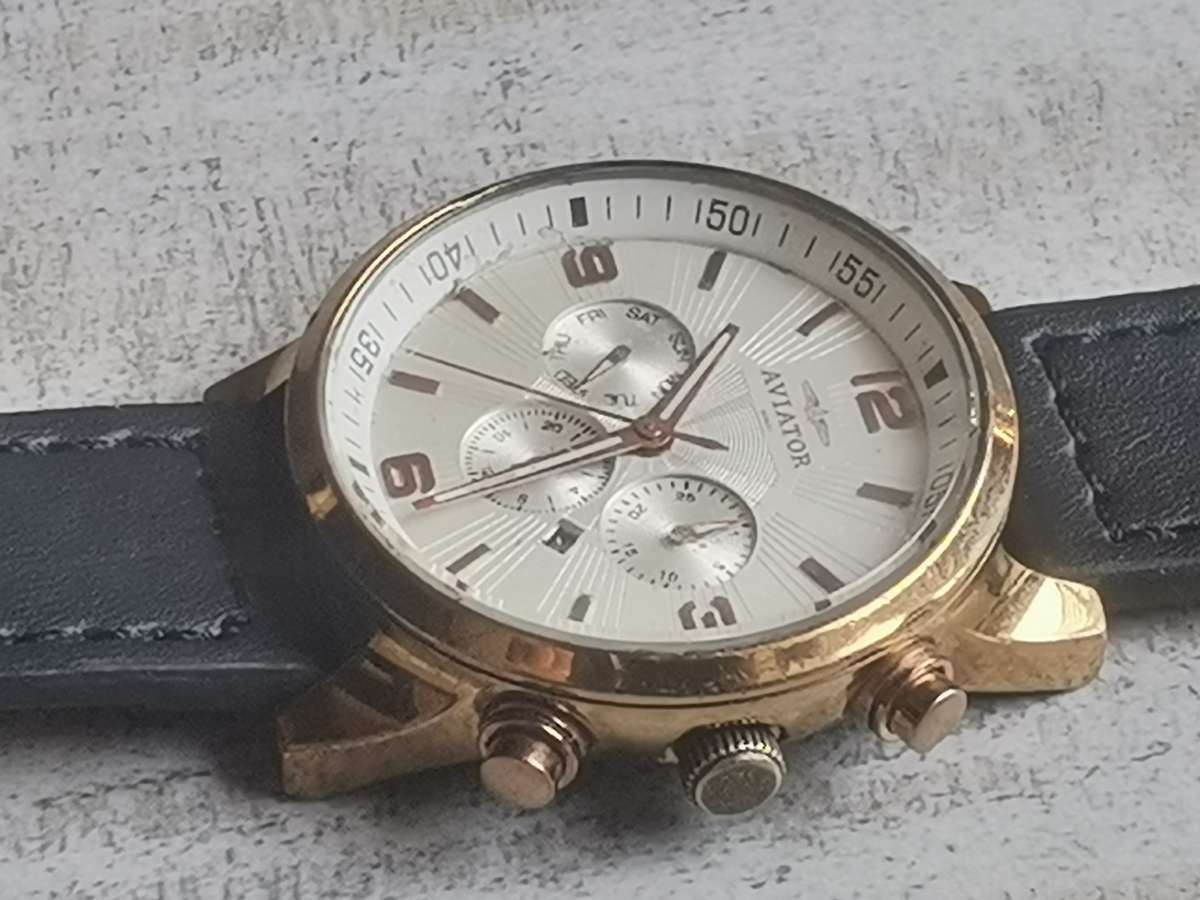 MENS AVIATOR GOLD PLATED WATCH IN EXCELLENT WORKING CONDITION