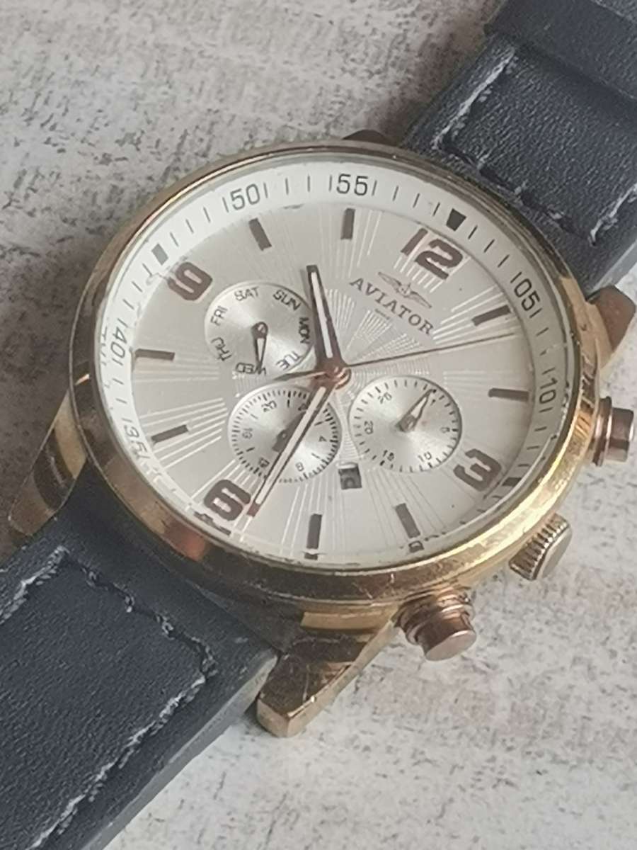 MENS AVIATOR GOLD PLATED WATCH IN EXCELLENT WORKING CONDITION