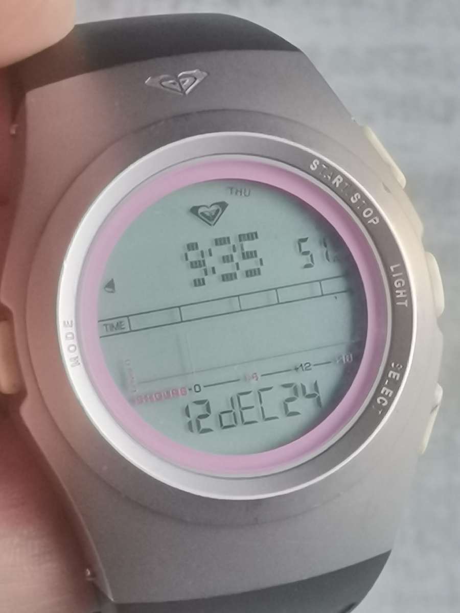 ROXY DEEP W094TR UNISEX SPORTS/HEALTH WATCH IN EXCELLENT WORKING CONDITION