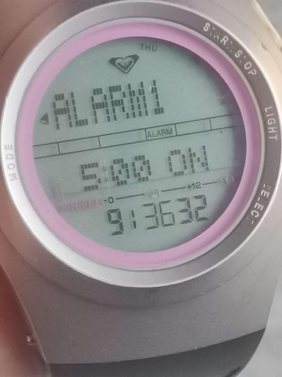 ROXY DEEP W094TR UNISEX SPORTS/HEALTH WATCH IN EXCELLENT WORKING CONDITION