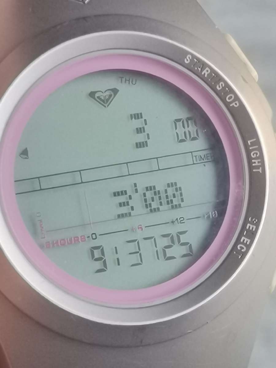ROXY DEEP W094TR UNISEX SPORTS/HEALTH WATCH IN EXCELLENT WORKING CONDITION