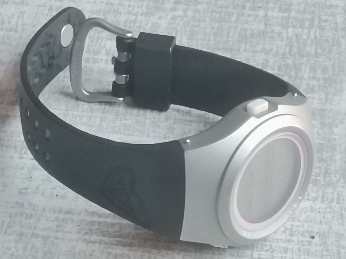 ROXY DEEP W094TR UNISEX SPORTS/HEALTH WATCH IN EXCELLENT WORKING CONDITION