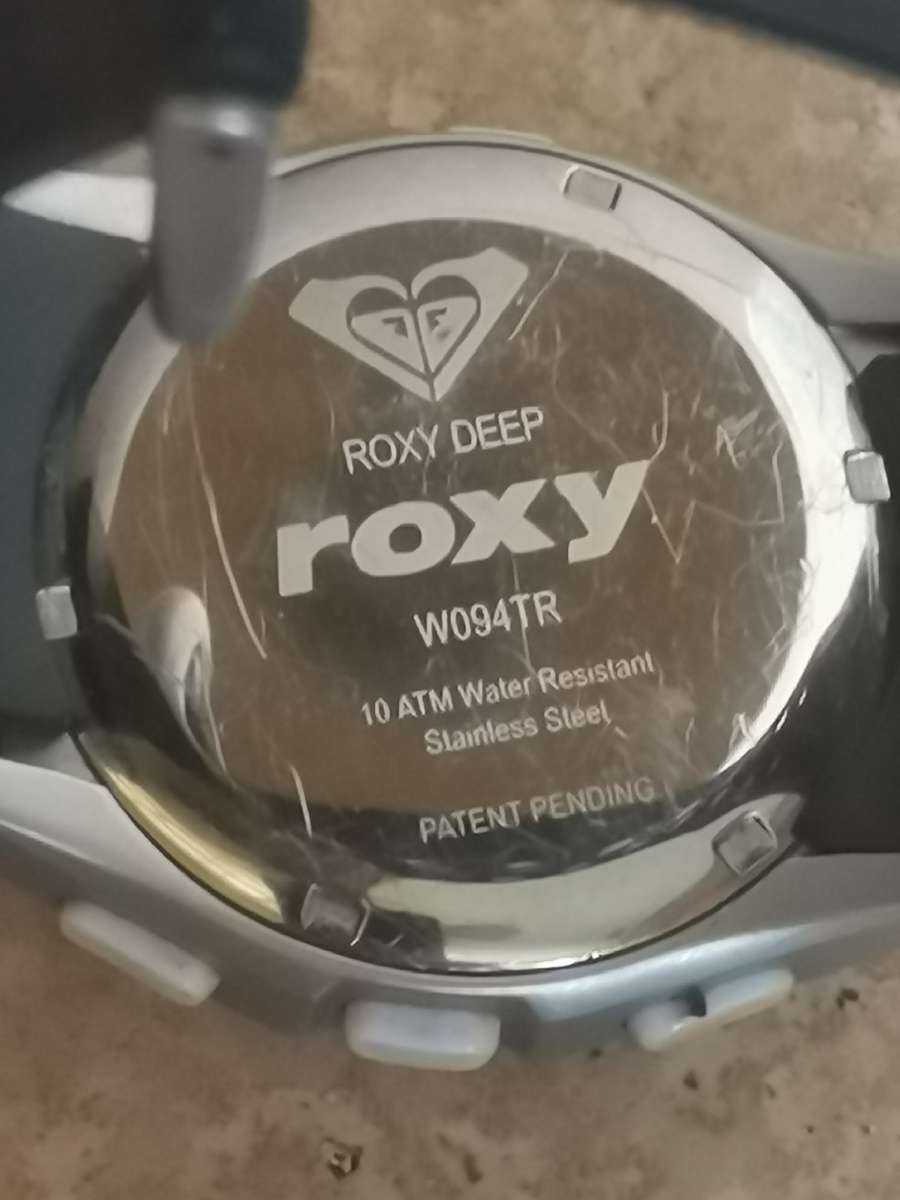 ROXY DEEP W094TR UNISEX SPORTS/HEALTH WATCH IN EXCELLENT WORKING CONDITION