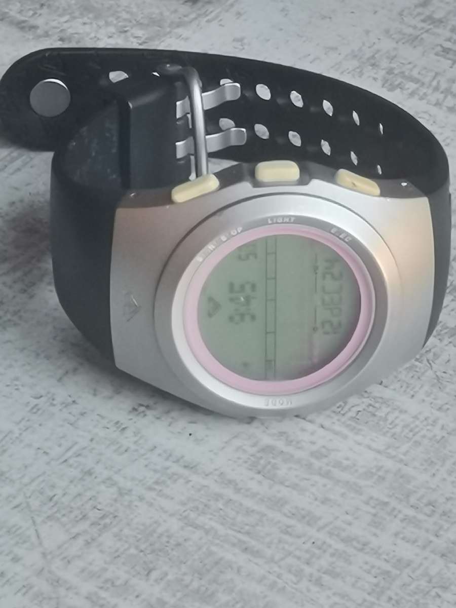 ROXY DEEP W094TR UNISEX SPORTS/HEALTH WATCH IN EXCELLENT WORKING CONDITION