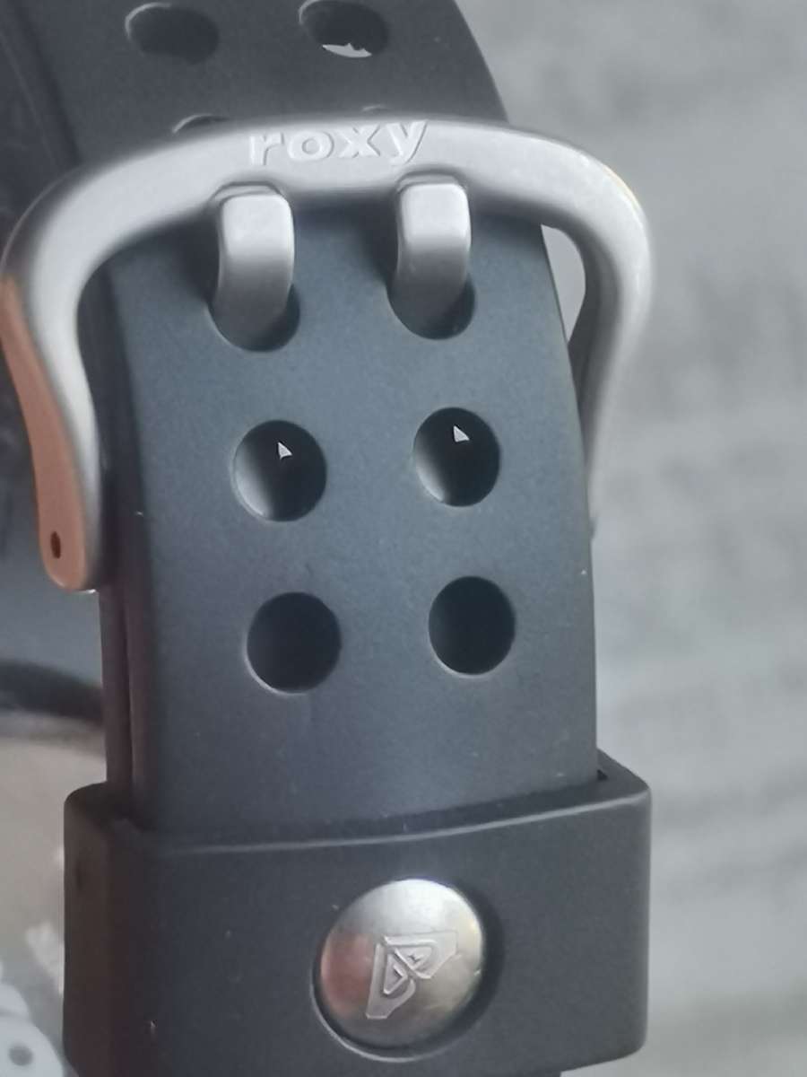 ROXY DEEP W094TR UNISEX SPORTS/HEALTH WATCH IN EXCELLENT WORKING CONDITION