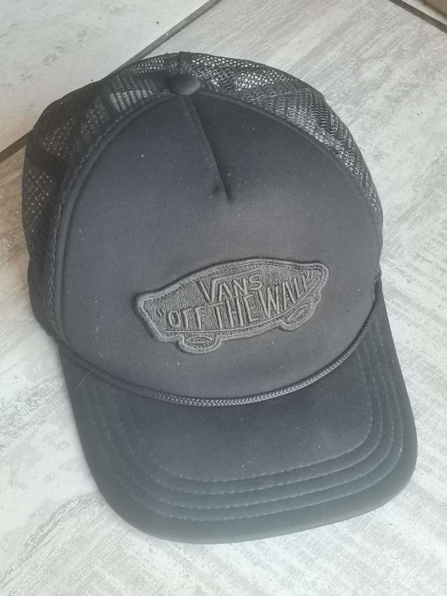 VANS ORIGINAL MENS BASEBALL CAP IN EXCELLENT CONDITION