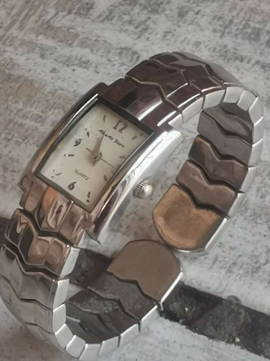 STUNNING ELEGANT LADIES ALBERTO FIORO BANGLE WATCH IN EXCELLENT WORKING CONDITION