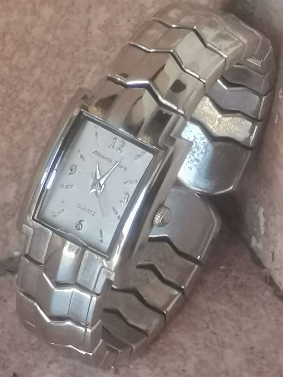 STUNNING ELEGANT LADIES ALBERTO FIORO BANGLE WATCH IN EXCELLENT WORKING CONDITION