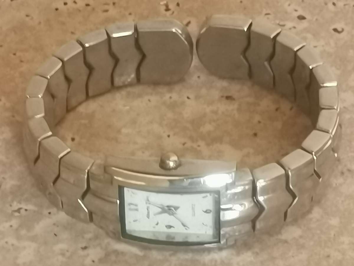 STUNNING ELEGANT LADIES ALBERTO FIORO BANGLE WATCH IN EXCELLENT WORKING CONDITION