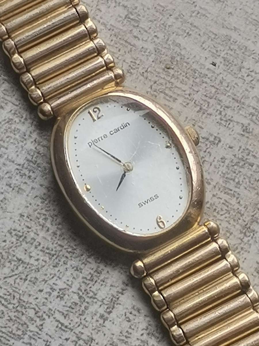 LADIES STUNNING AND ELEGANT PIERRE CARDIN GOLD SWISS WATCH IN EXCELLENT WORKING CONDITION