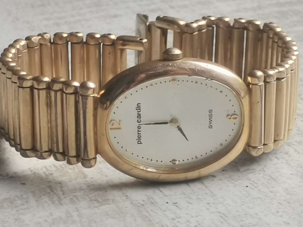 LADIES STUNNING AND ELEGANT PIERRE CARDIN GOLD SWISS WATCH IN EXCELLENT WORKING CONDITION
