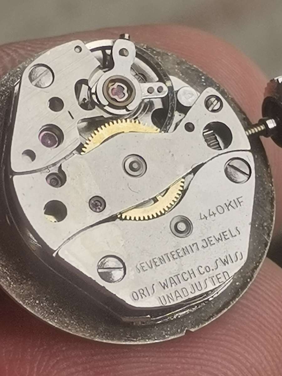 VINTAGE LADIES ORIS 17 JEWELS WATCH WITH DISPLAY BOX