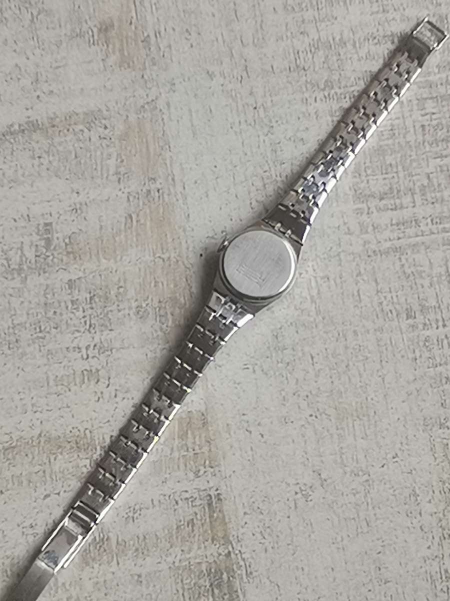 VINTAGE LADIES ORIS 17 JEWELS WATCH WITH DISPLAY BOX