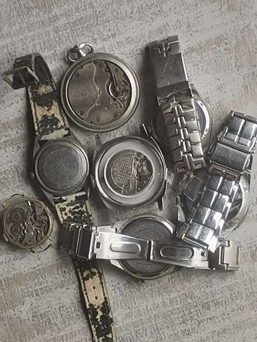 MENS VINTAGE WATCHES FOR SPARES OR REPAIRS