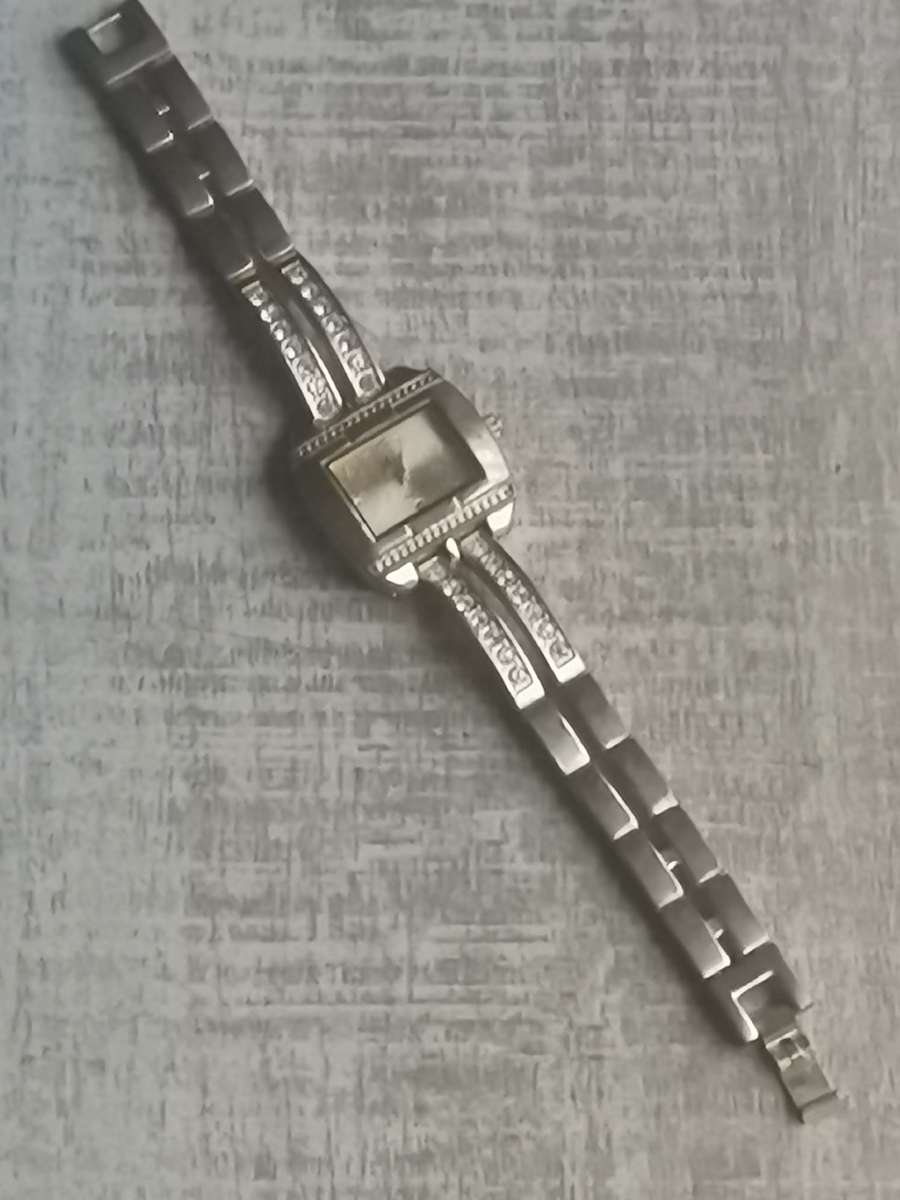 LADIES GOLD PLATED DIVA WATCH IN EXCELLENT WORKING CONDITION
