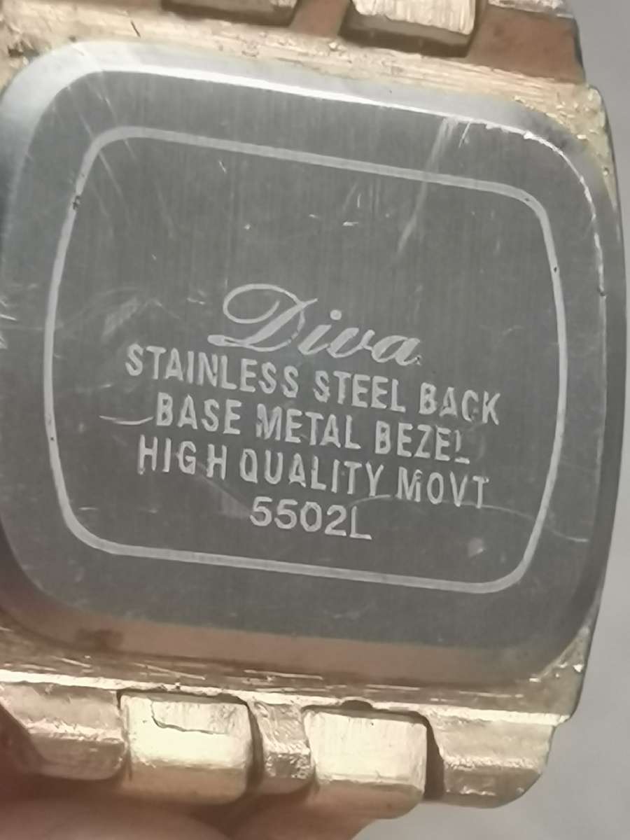 LADIES GOLD PLATED DIVA WATCH IN EXCELLENT WORKING CONDITION