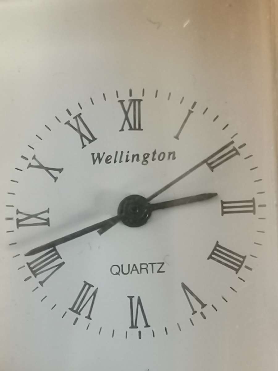 VINTAGE WELLINGTON MINI DESK CLOCK IN EXCELLENT WORKING CONDITION