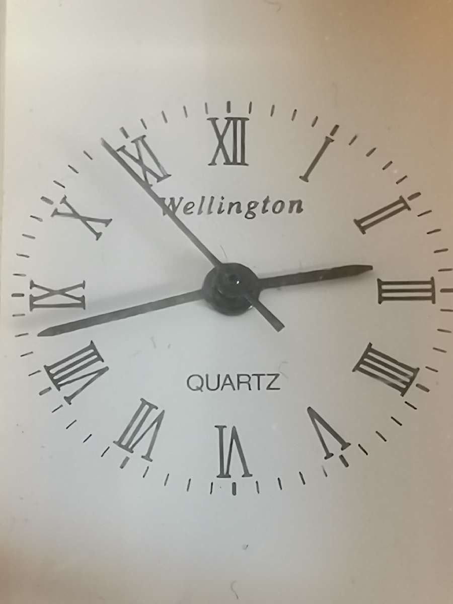 VINTAGE WELLINGTON MINI DESK CLOCK IN EXCELLENT WORKING CONDITION