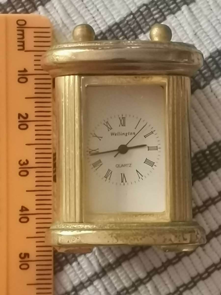 VINTAGE WELLINGTON MINI DESK CLOCK IN EXCELLENT WORKING CONDITION
