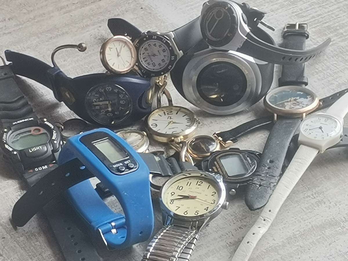 BULK LOT OF WATCHES FOR SPARES OR REPAIRS - ALL UNTESTED