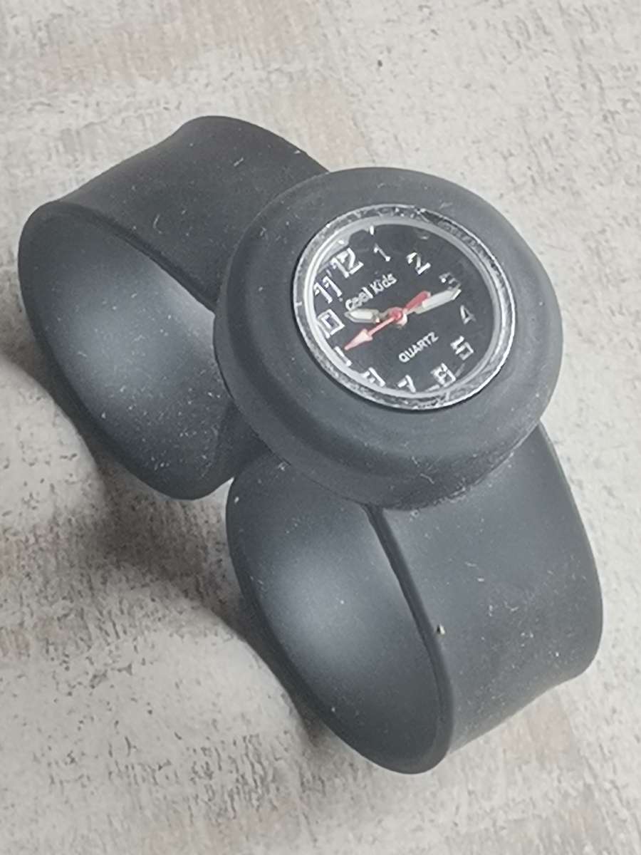 COOL KIDS UNISEX KIDDIES WATCH IN EXCELLENT WORKING CONDITION