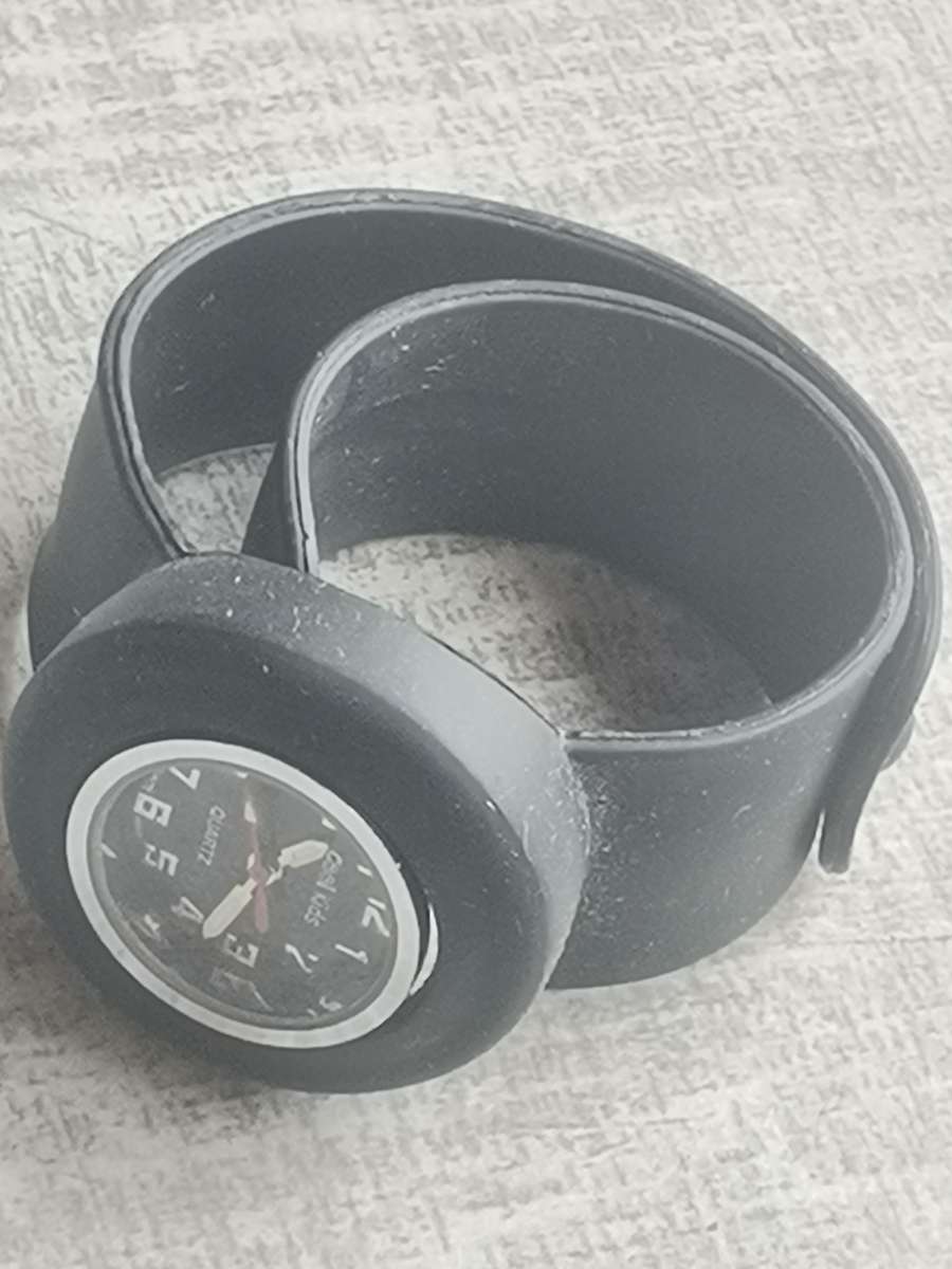 COOL KIDS UNISEX KIDDIES WATCH IN EXCELLENT WORKING CONDITION