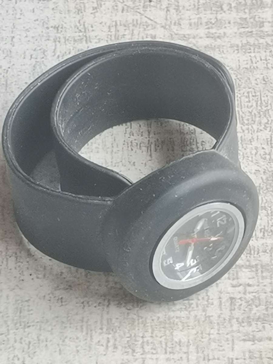 COOL KIDS UNISEX KIDDIES WATCH IN EXCELLENT WORKING CONDITION