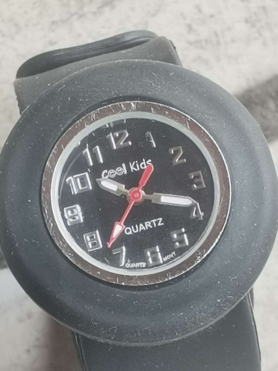 COOL KIDS UNISEX KIDDIES WATCH IN EXCELLENT WORKING CONDITION
