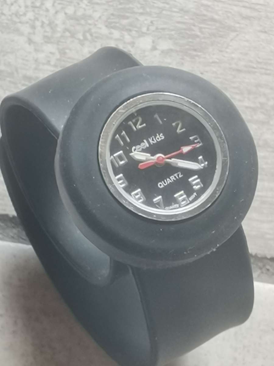 COOL KIDS UNISEX KIDDIES WATCH IN EXCELLENT WORKING CONDITION