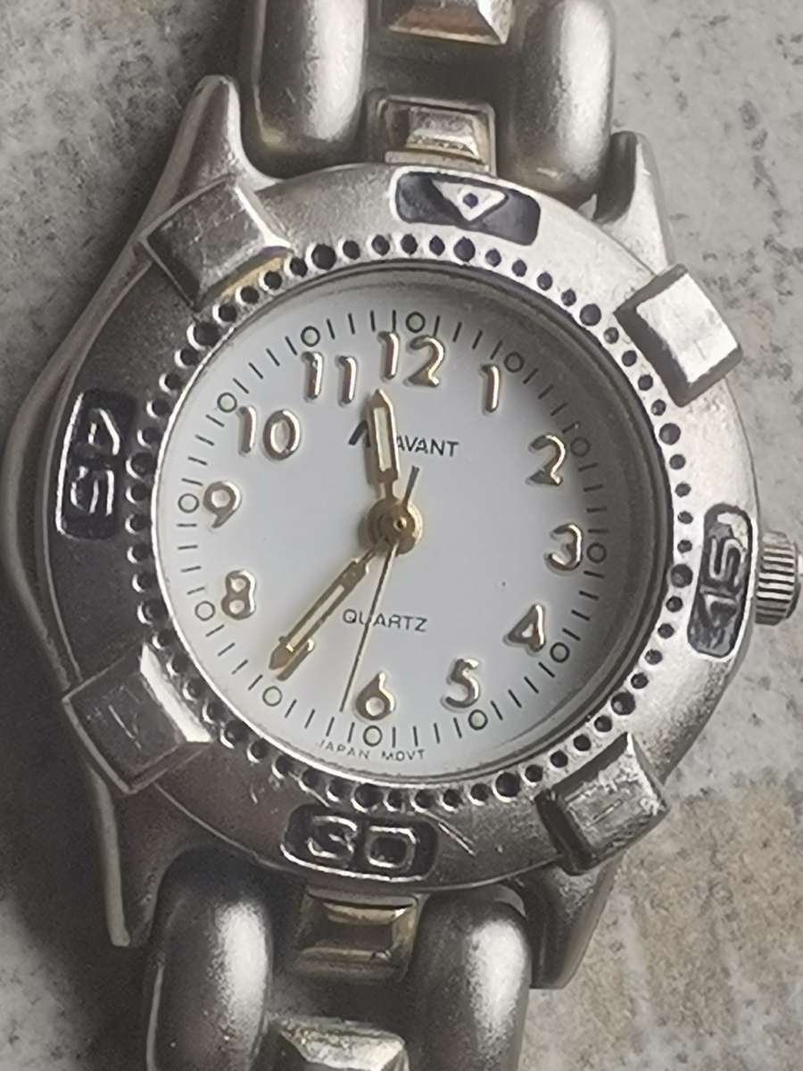 STUNNING AVANT STAINLESS STEEL LADIES WATCH WITH ROTATING BEZEL IN EXCELLENT WORKING CONDITION