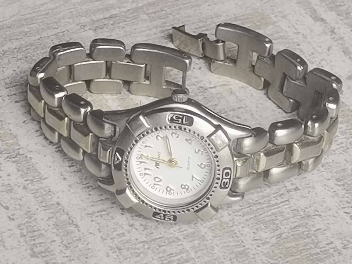 STUNNING AVANT STAINLESS STEEL LADIES WATCH WITH ROTATING BEZEL IN EXCELLENT WORKING CONDITION