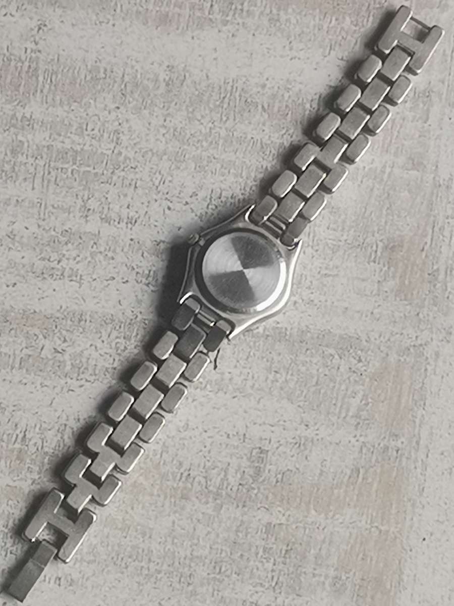 STUNNING AVANT STAINLESS STEEL LADIES WATCH WITH ROTATING BEZEL IN EXCELLENT WORKING CONDITION