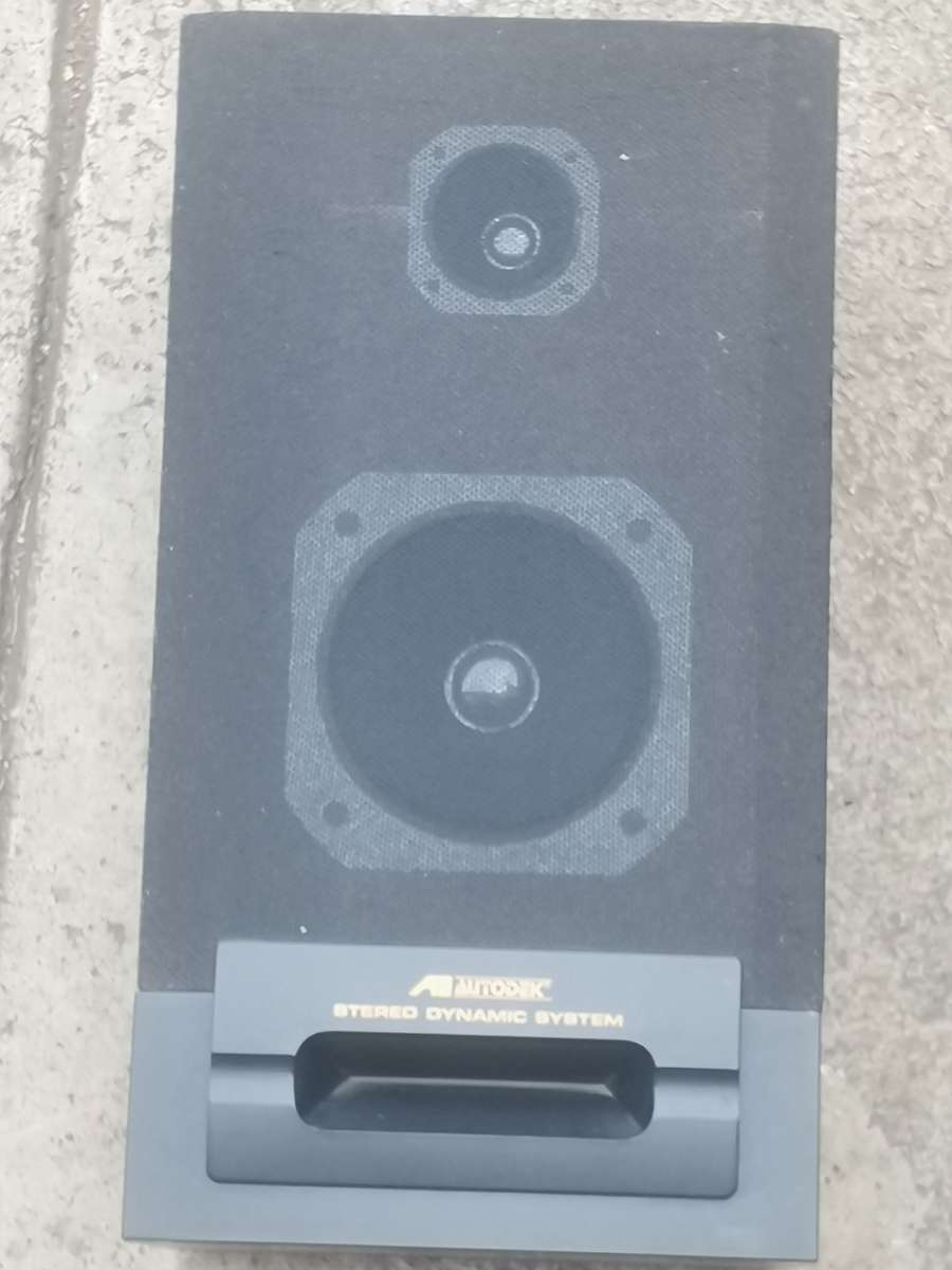 VINTAGE AUTODEK STEREO SYSTEM SPEAKERS IN GOOD WORKING CONDITION
