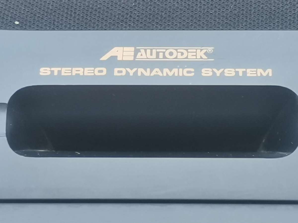 VINTAGE AUTODEK STEREO SYSTEM SPEAKERS IN GOOD WORKING CONDITION