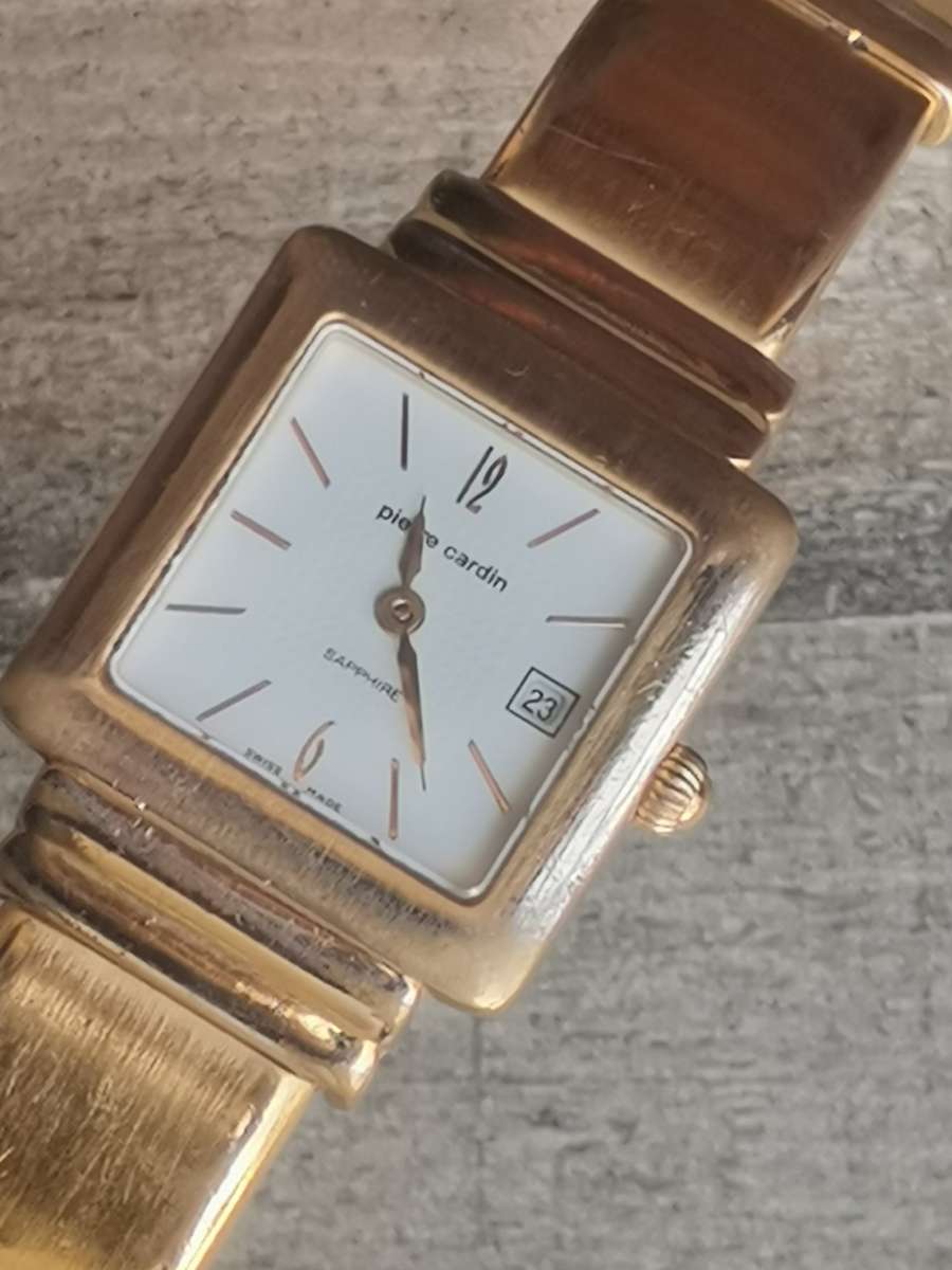 LADIES STUNNING PIERRE CARDIN SWISS MADE GOLD WATCH IN EXCELLENT WORKING CONDITION