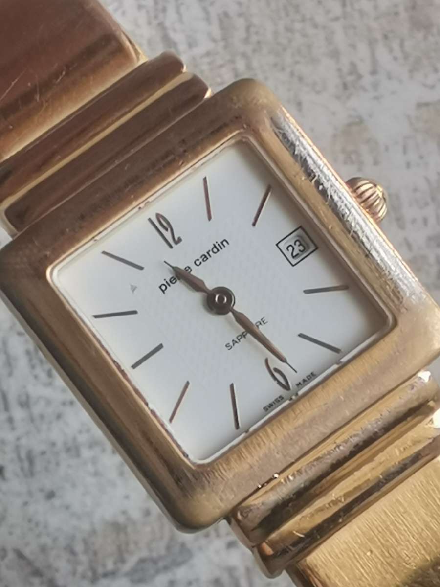 LADIES STUNNING PIERRE CARDIN SWISS MADE GOLD WATCH IN EXCELLENT WORKING CONDITION