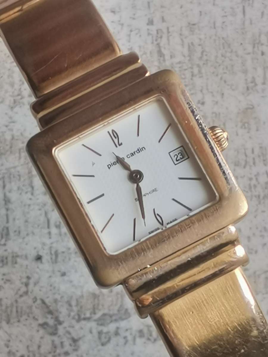 LADIES STUNNING PIERRE CARDIN SWISS MADE GOLD WATCH IN EXCELLENT WORKING CONDITION