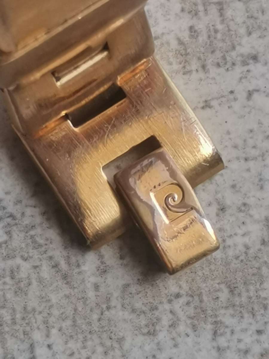 LADIES STUNNING PIERRE CARDIN SWISS MADE GOLD WATCH IN EXCELLENT WORKING CONDITION