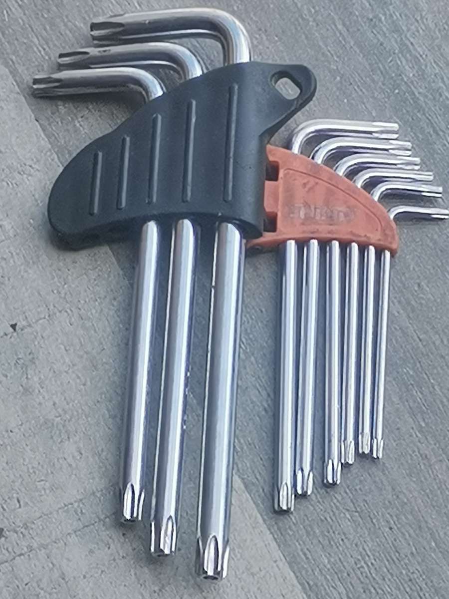 NEW SHIND 9 PIECE SPLINE/WRENCH SET