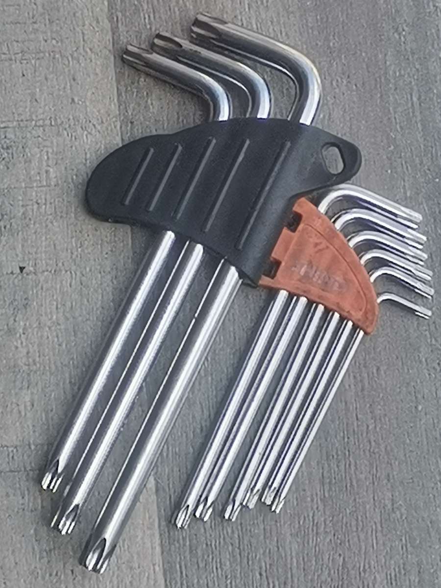 NEW SHIND 9 PIECE SPLINE/WRENCH SET