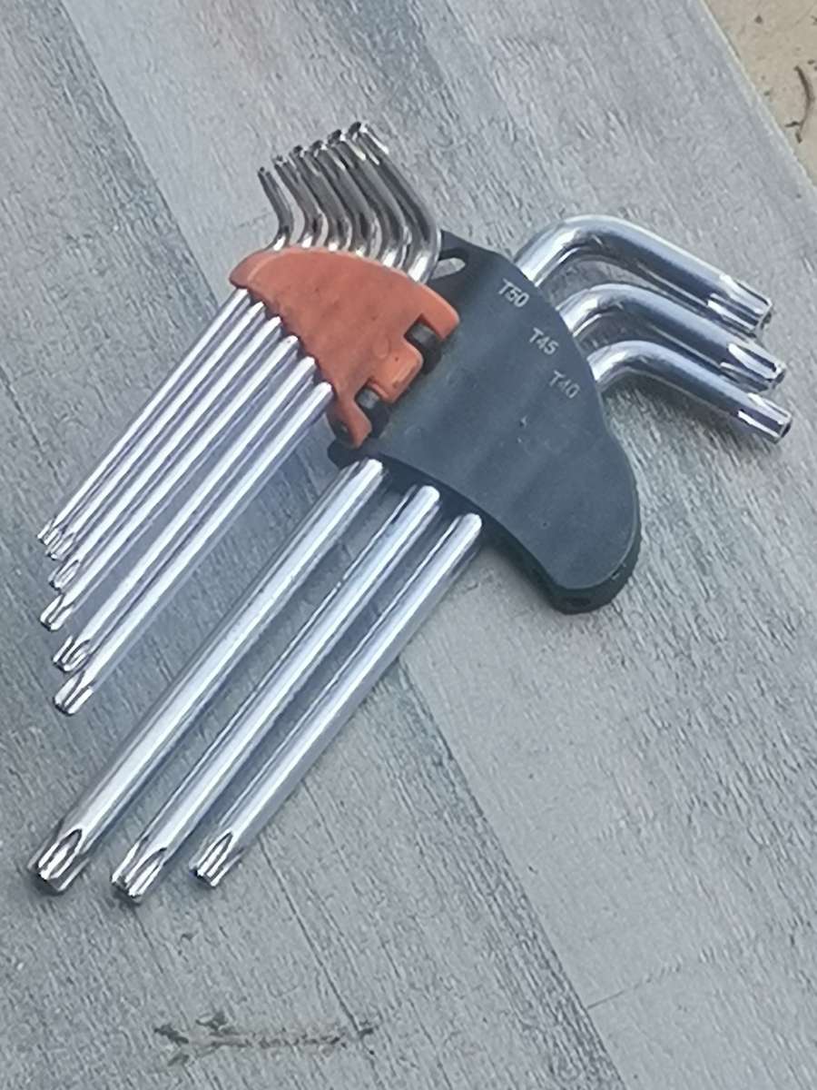 NEW SHIND 9 PIECE SPLINE/WRENCH SET