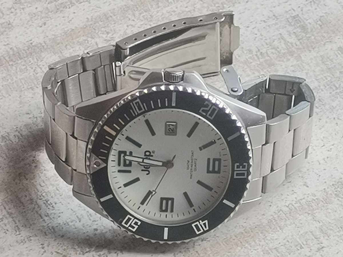 MENS JEEP WATCH WITH HUGE 40MM DIAL IN EXCELLENT WORKING CONDITION