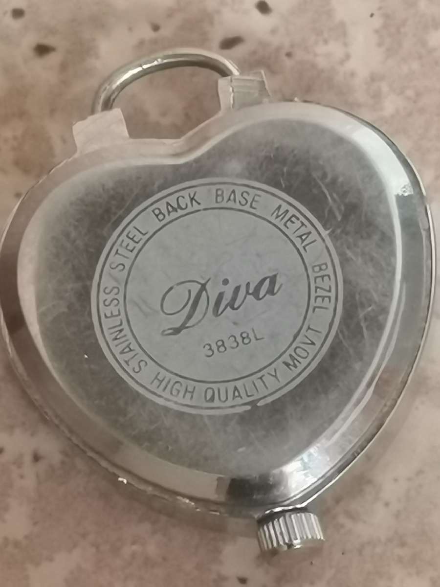 ELEGANT LADIES WATCH PENDANT SET IN EXCELLENT WORKING CONDITION - BIDDING FOR BOTH