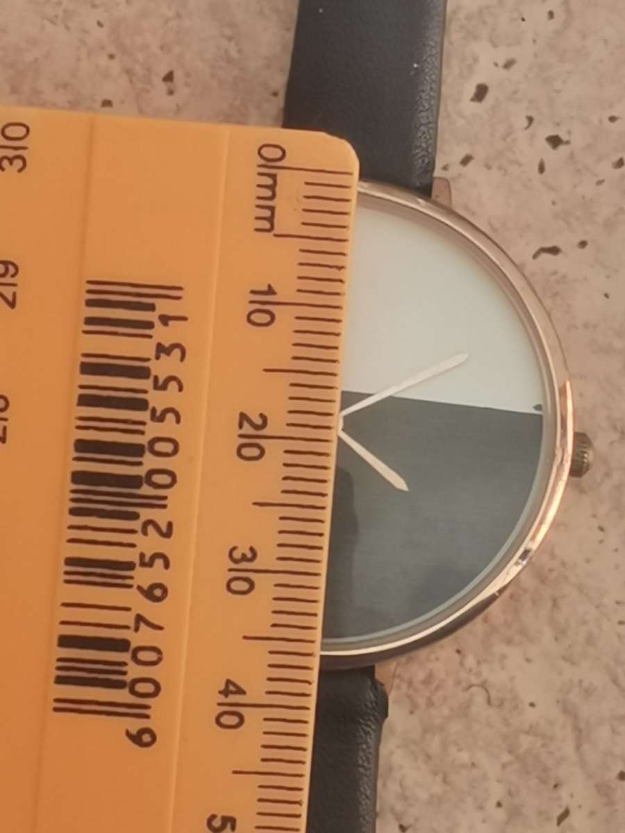 LADIES ELEGANT HUGE DIAL FASHION WATCH IN EXCELLENT WORKING CONDITION