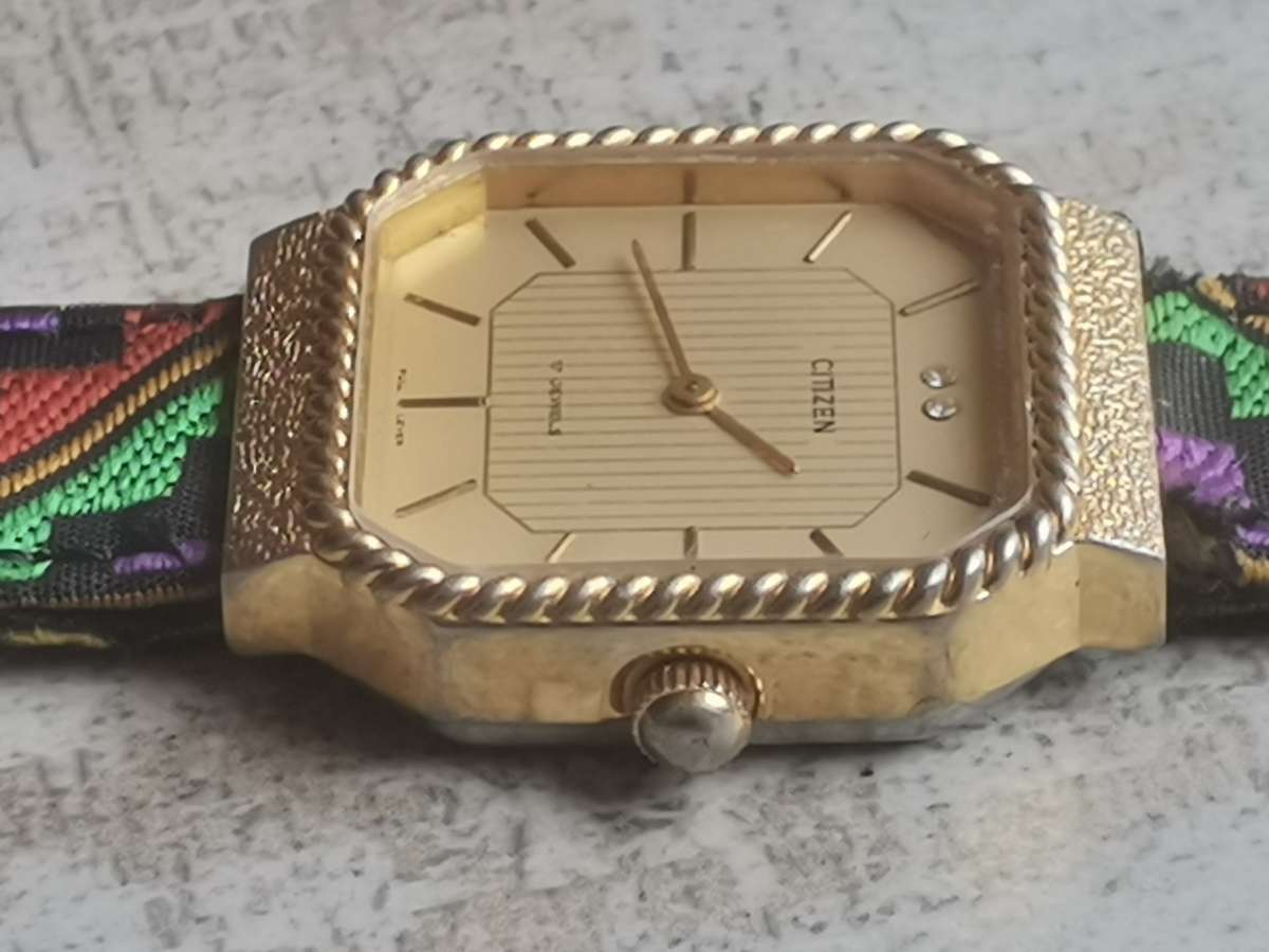 LADIES CITIZEN 17 JEWELS GOLD WATCH