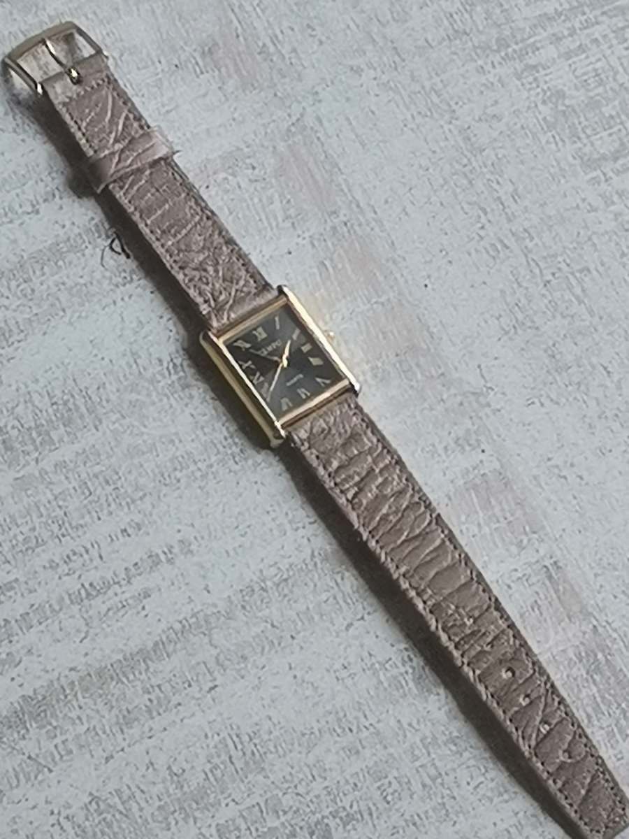 STUNNING LADIES TEMPO GOLD PLATED WATCH IN EXCELLENT WORKING CONDITION